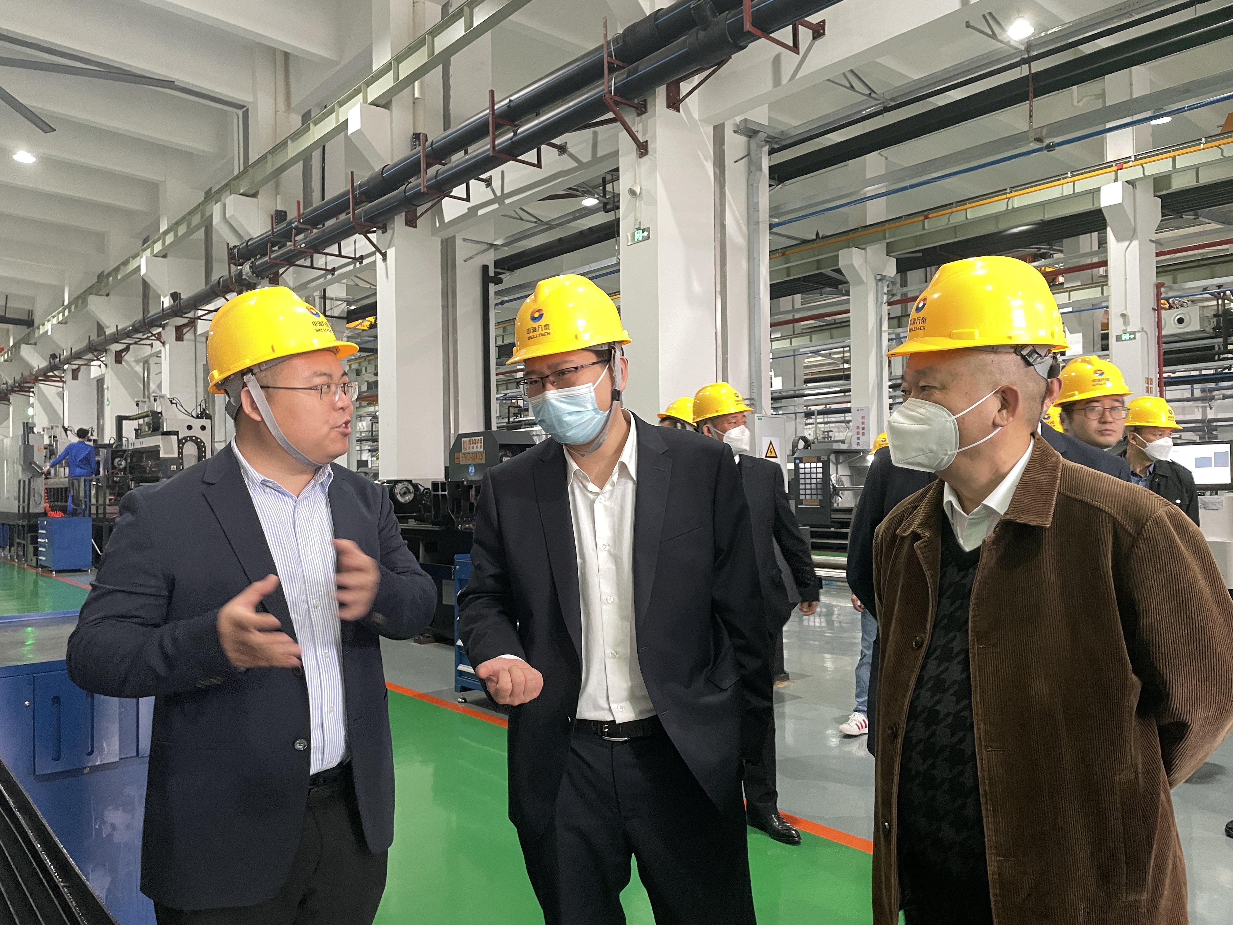 油田技術事業(yè)部副總經(jīng)理齊煒一行領導到中海萬泰視察工作