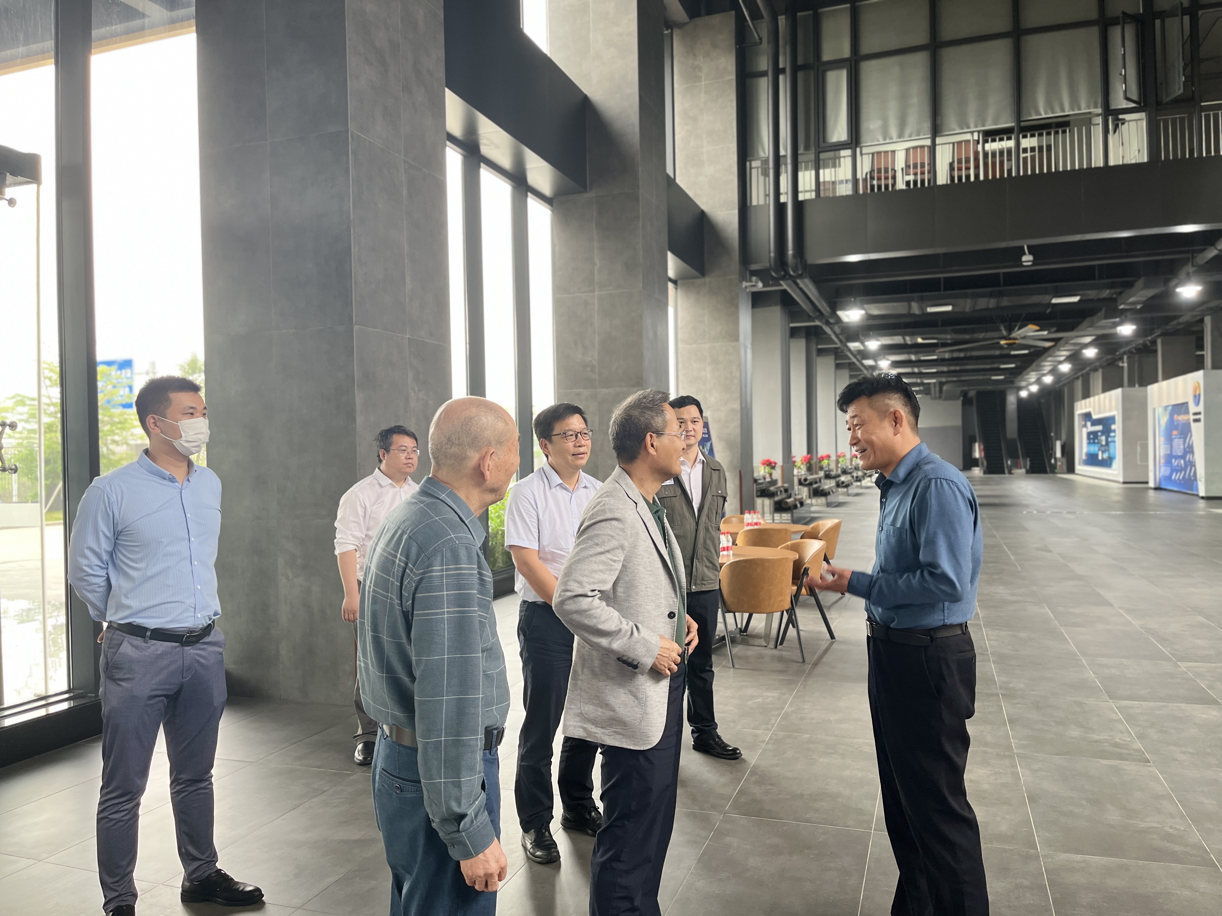 2023年4月6日   中海油深圳分公司黨委副書記林國海一行到中海萬泰參觀交流